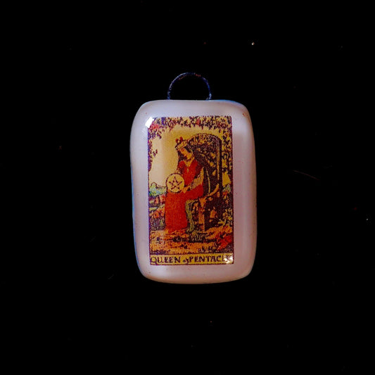 ✨Queen of Pentacles✨ The Earthly Nurturer